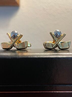 Golf Cuff Links. 2 clubs and golf ball.